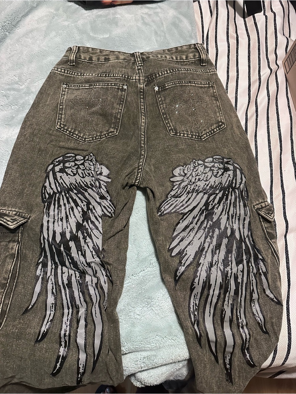 ROMWE Olive Green Cargo Jeans with White Angel Wing Print
